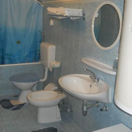 Ada Novak דירה *